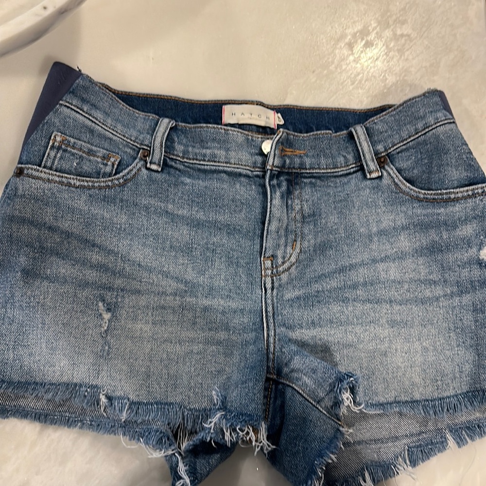 Hatch Cut Off Maternity Shorts